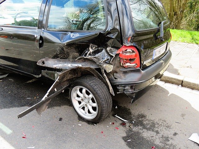 出借车辆发生交通事故致人死亡，车主需要承担责任吗?（车主借车发生交通事故承担什么责任）