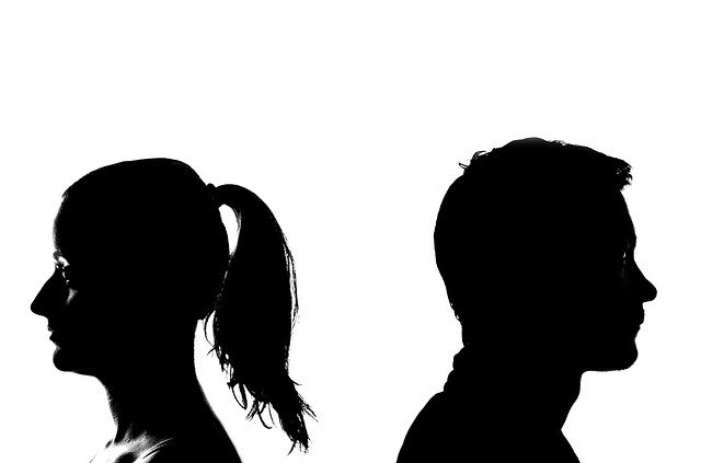 女方离婚拒付抚养费会判刑吗？（离婚后女方拒付抚养费怎么办）